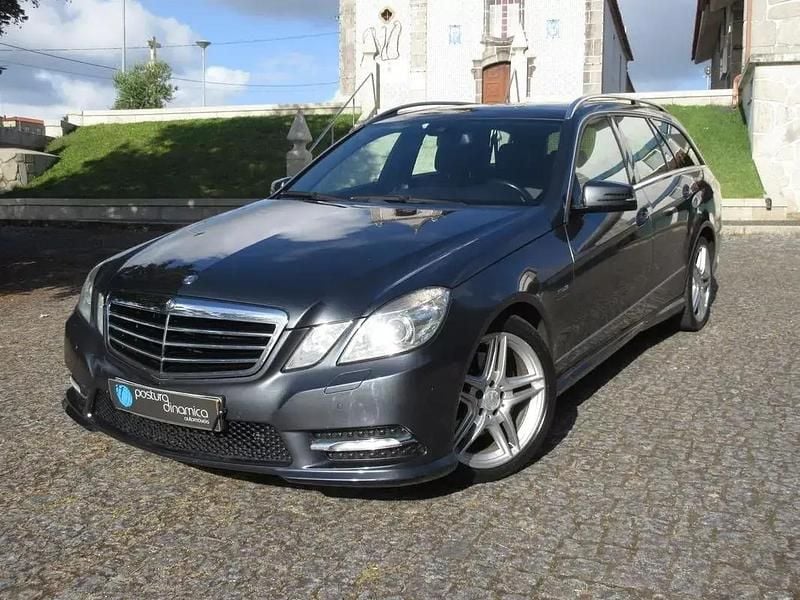 Usado Mercedes E250 204 HP (150 kW) 2012 Cinza antracite Carrinha