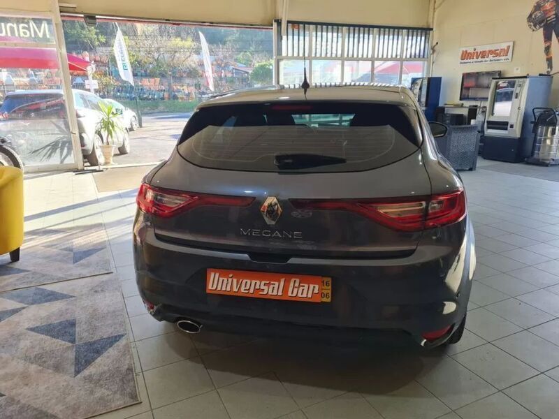 Usado Renault Mégane III Zen 100 HP (73 kW) 2016 Cinza escuro