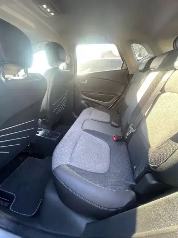 Usado Renault Captur 110 HP (80 kW) 2018 Cinza SUV