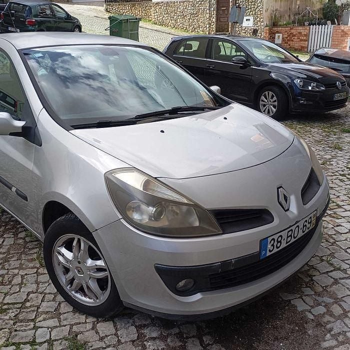 Usado Renault Clio II 55 HP (40 kW) 2006 Sedan