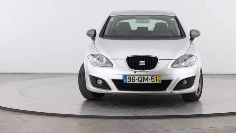 Usado Seat Leon 105 HP (77 kW) 2011 Cinzento Citadino
