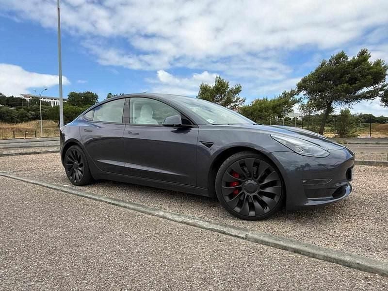 Cinzento Usado 2022 Tesla Model 3 Performance Sedan | € 33.000 (Bom preço) - Imagem 1/4