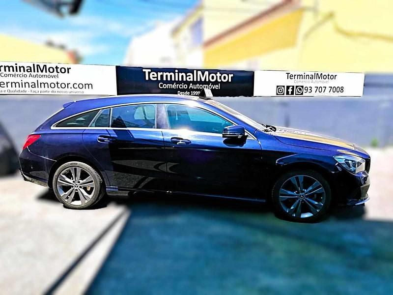 Azul Usado 2017 Mercedes CLA180 Shooting Brake Urban Carrinha | € 22.950 (Preço elevado) - Imagem 1/4