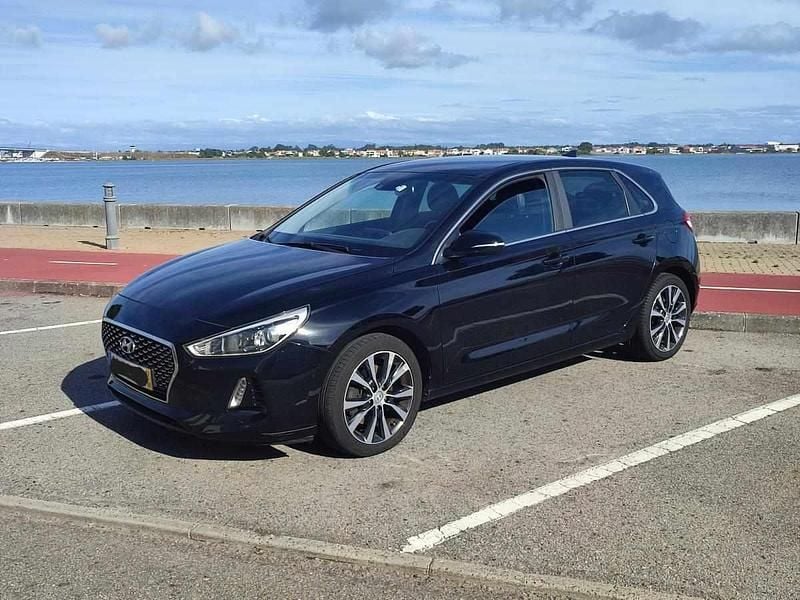 Preto Usado 2017 Hyundai i30 Citadino | € 12.400 (Preço justo) - Imagem 1/4