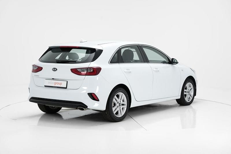 Usado Kia Ceed Urban 120 HP (88 kW) 2021 Branco Citadino