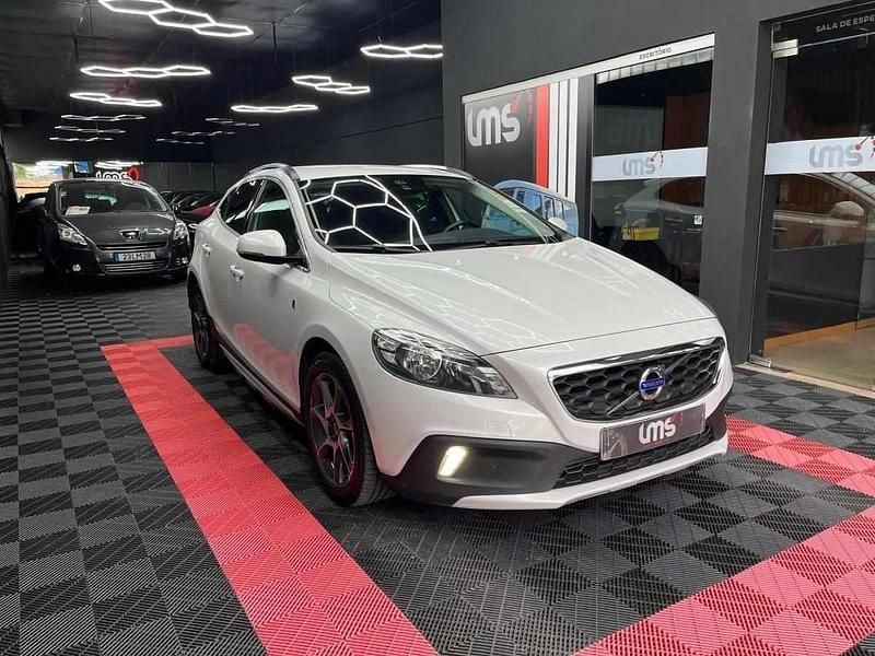 Branco Usado 2014 Volvo V40 CC Carrinha | € 12.950 (Preço justo) - Imagem 1/4