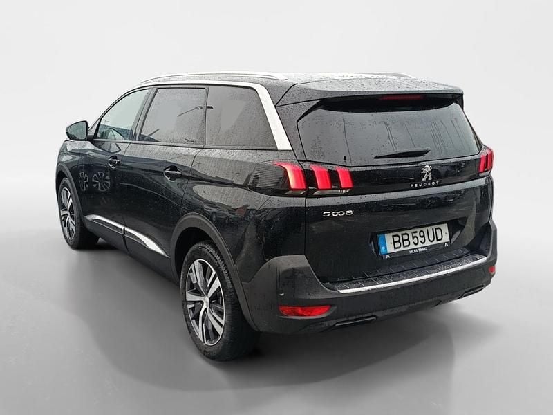 Usado Peugeot 5008 Allure 130 HP (95 kW) 2023 Preto SUV