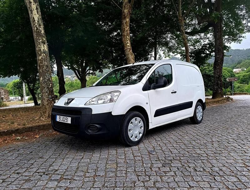 Branco Usado 2010 Peugeot Partner Monovolume | € 5.950 (Bom preço) - Imagem 1/4