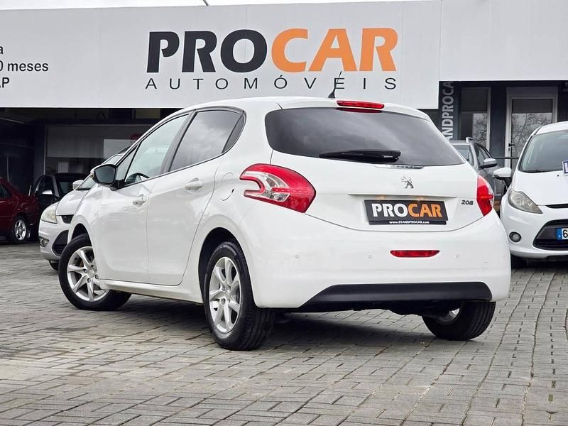 Usado Peugeot 208 68 HP (50 kW) 2014 Branco Citadino