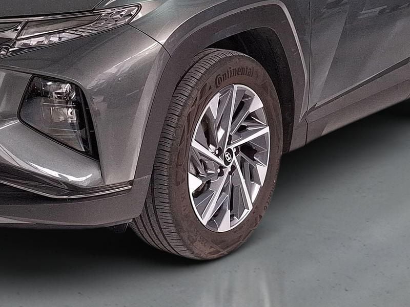 Usado Hyundai Tucson 115 HP (84 kW) 2024 Amazon grey / phantom black (metalizado) SUV