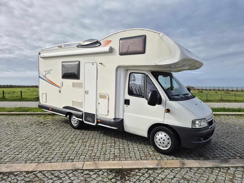 Branco Usado 2003 Fiat Ducato Van | € 24.850 (Preço justo) - Imagem 1/4