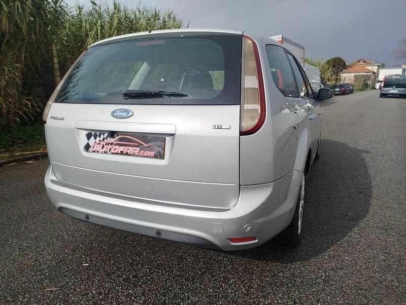 Usado Ford Focus Titanium 109 HP (80 kW) 2009 Cinza