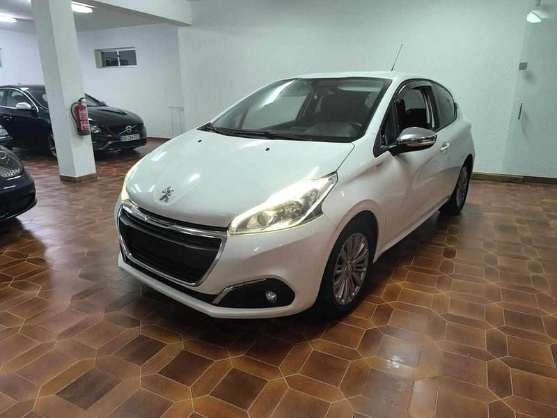 Branco Usado 2018 Peugeot 208 Citadino | € 8.280 (Super Preço) - Imagem 1/4