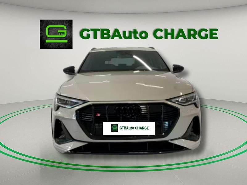 Bege Usado 2022 Audi e-tron Ambiente SUV | € 50.900 (Bom preço) - Imagem 1/4