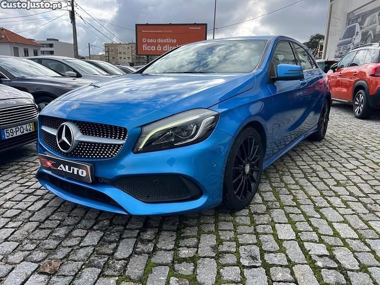 Azul Usado 2016 Mercedes A200 AMG | € 16.999 - Imagem 1/1
