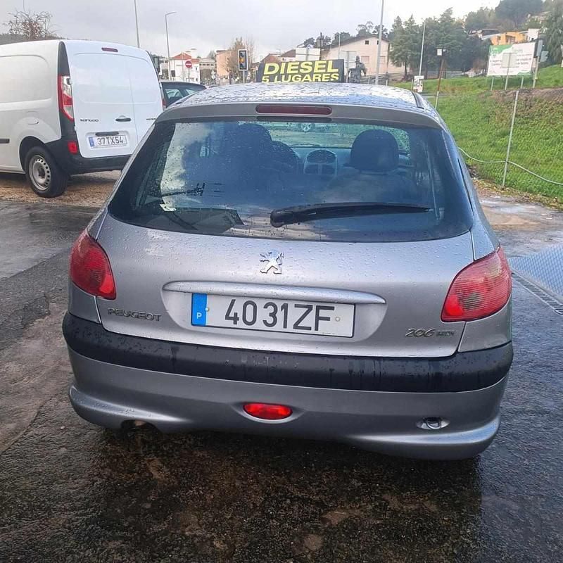 Usado Peugeot 206 68 HP (50 kW) 2004 Cinzento Citadino