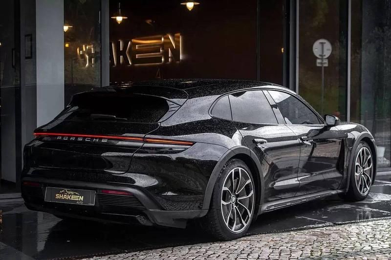 Usado Porsche Taycan Cross Turismo 279 kW (380 HP) 2021 Preto Carrinha