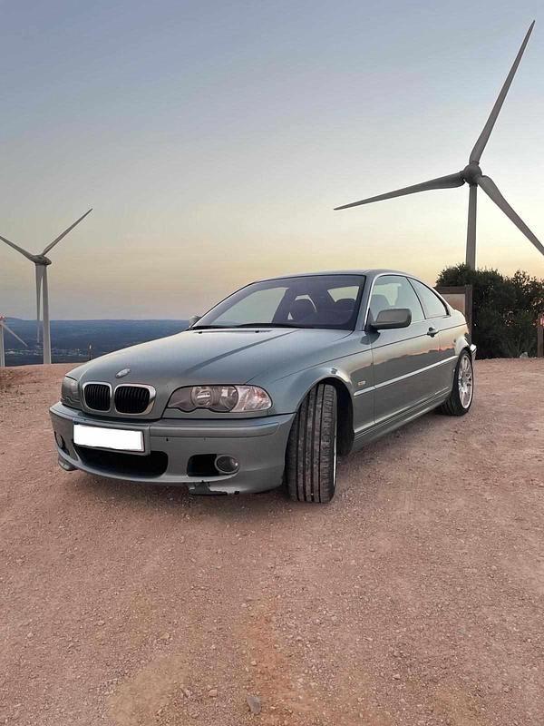 Verde Usado 2002 BMW 330 Coupé | € 13.500 - Imagem 1/4