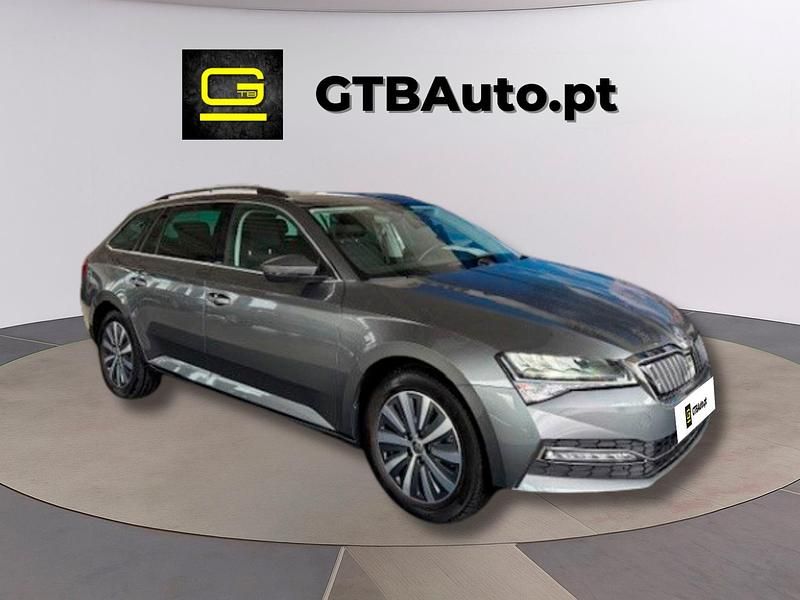 Cinza Usado 2023 Skoda Superb Ambition Carrinha | € 31.999 - Imagem 1/4