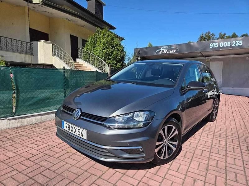 Usado VW Golf VII 116 HP (85 kW) 2019 Cinzento Citadino