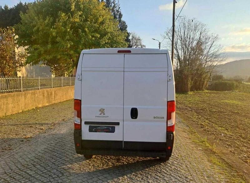 Usado Peugeot Boxer 130 HP (95 kW) 2015 Branco Van