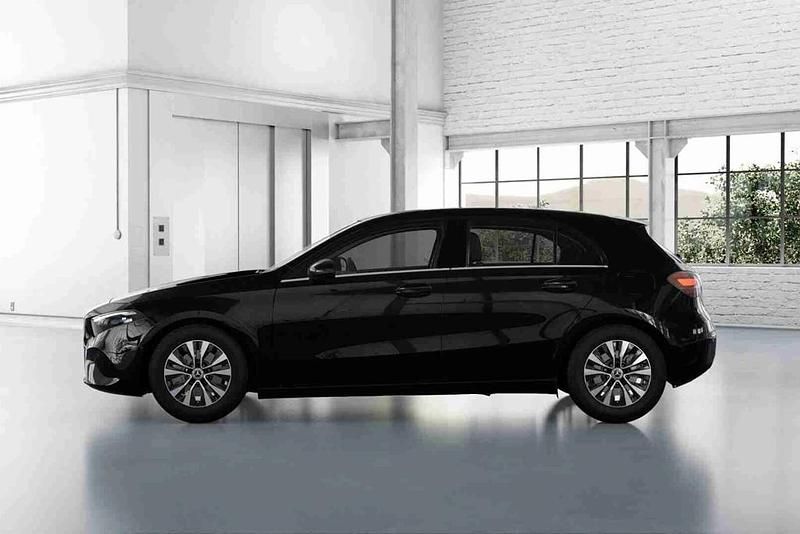 Preto Novo 2025 Mercedes A200 Citadino | € 44.975 - Imagem 1/4