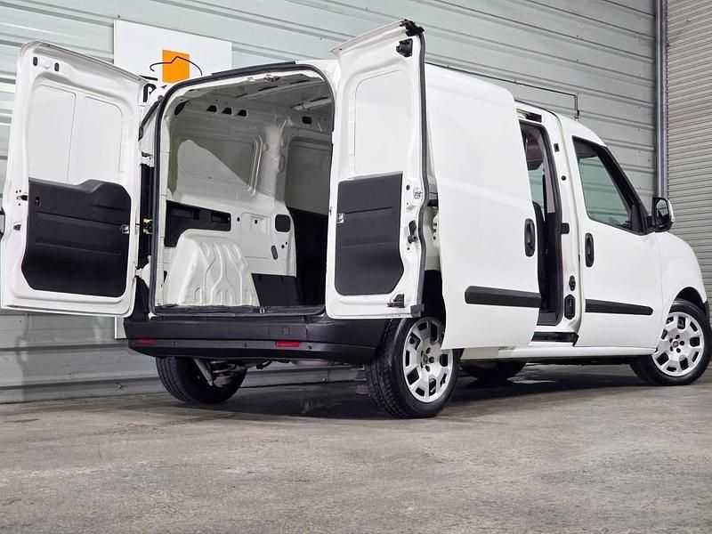 Usado Fiat Doblò 90 HP (66 kW) 2017 Branco Monovolume