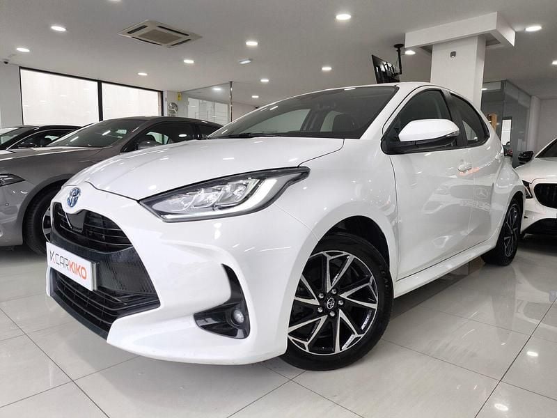 Usado Toyota Yaris Hybrid Comfort 115 HP (84 kW) 2022 Branco
