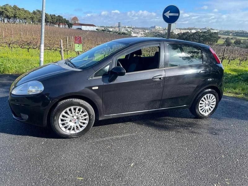 Usado Fiat Punto 65 HP (47 kW) 2010 Preto Citadino