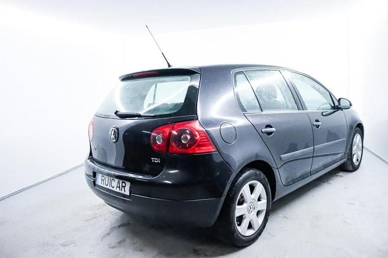 Usado VW Golf V 105 HP (77 kW) 2007 Preto