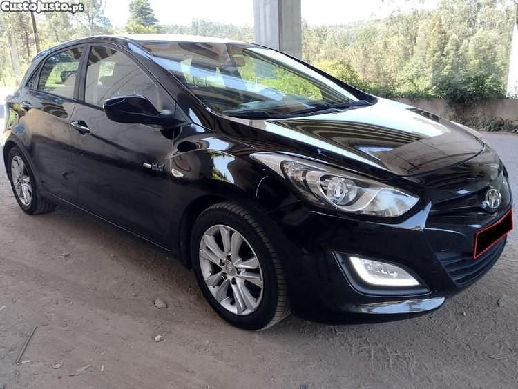 Preto Usado 2013 Hyundai i30 Comfort Citadino | € 6.500 (Bom preço) - Imagem 1/1