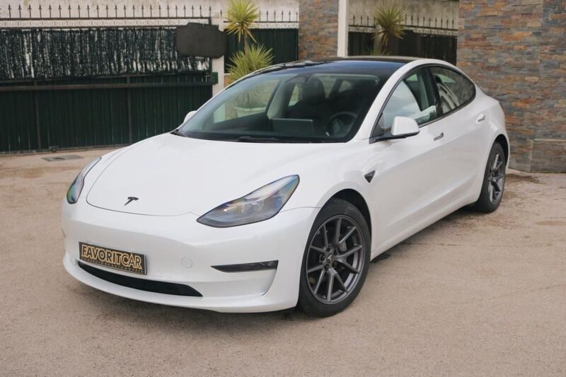 Branco Usado 2022 Tesla Model 3 Sedan | € 32.000 (Preço justo) - Imagem 1/4