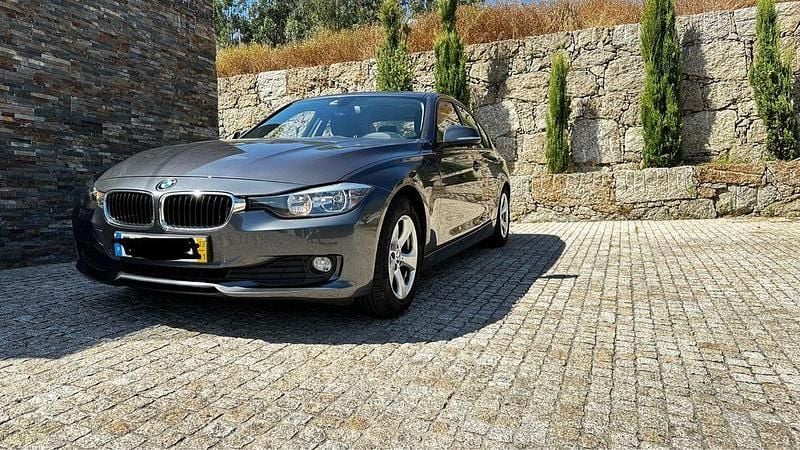 Usado 2013 BMW 320 Efficient Dynamics Sedan | € 12.500 (Super Preço) - Imagem 1/4