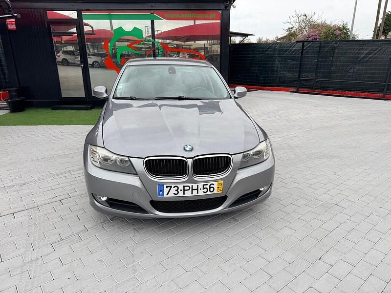 Cinza Usado 2009 BMW 318 Carrinha | € 13.500 (Caro) - Imagem 1/4