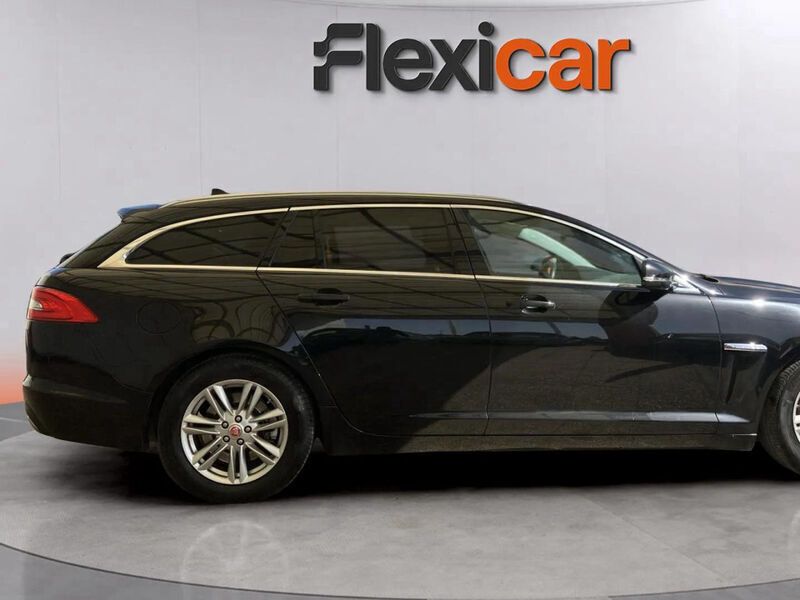 Preto Usado 2015 Jaguar XF R-Sport Sedan | € 19.490 - Imagem 1/4