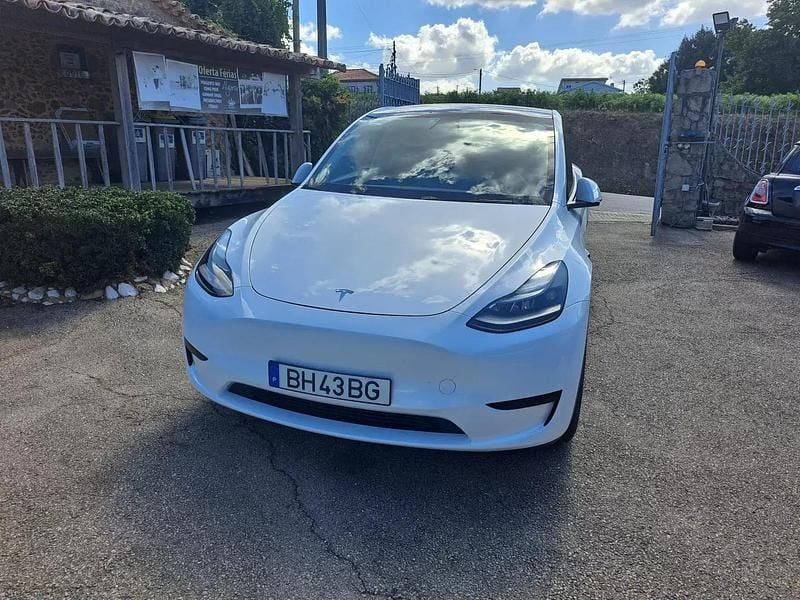 Branco Usado 2024 Tesla Model Y SUV | € 37.000 (Preço justo) - Imagem 1/4
