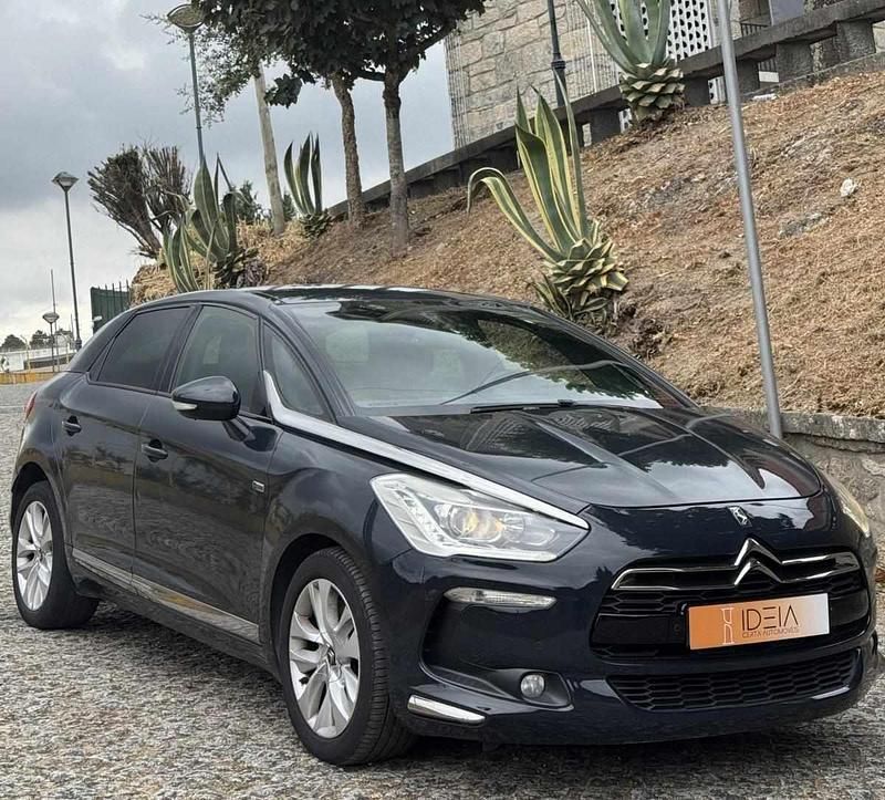 Cinzento Usado 2013 Citroën DS5 Citadino | € 11.450 (Preço justo) - Imagem 1/4
