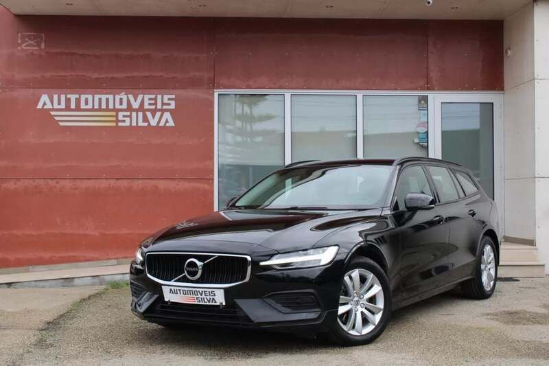Preto Usado 2021 Volvo V60 Momentum Carrinha | € 25.990 (Preço justo) - Imagem 1/4