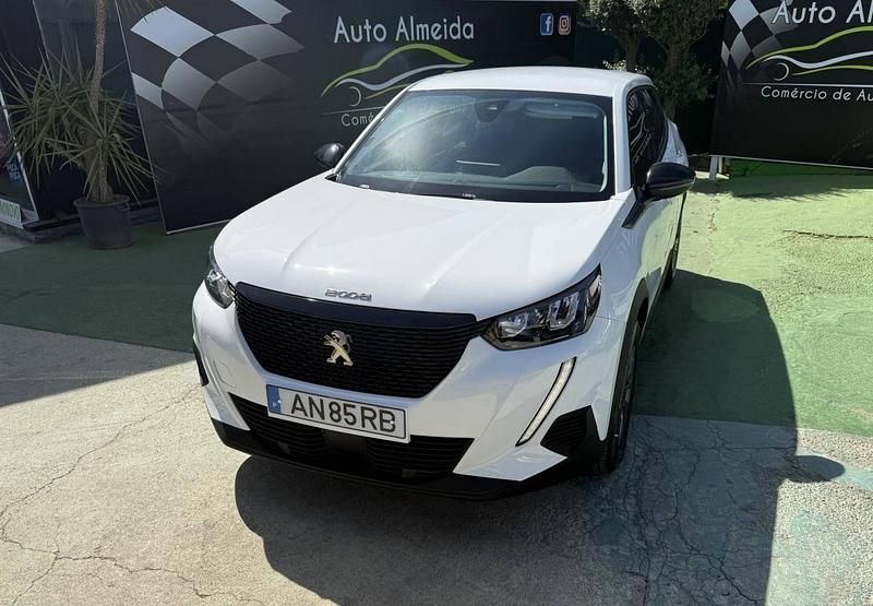 Branco Usado 2022 Peugeot 2008 SUV | € 18.950 (Preço justo) - Imagem 1/4
