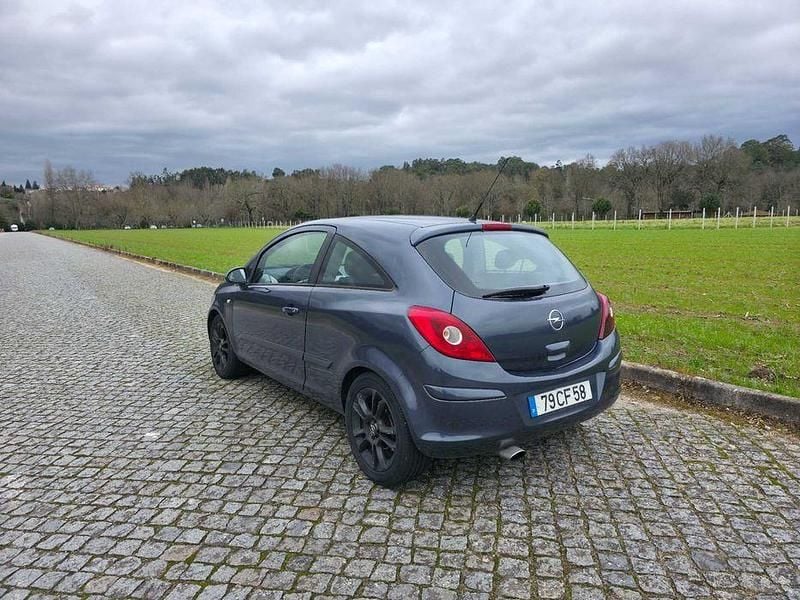 Usado Opel Astra GTC 90 HP (66 kW) 2007
