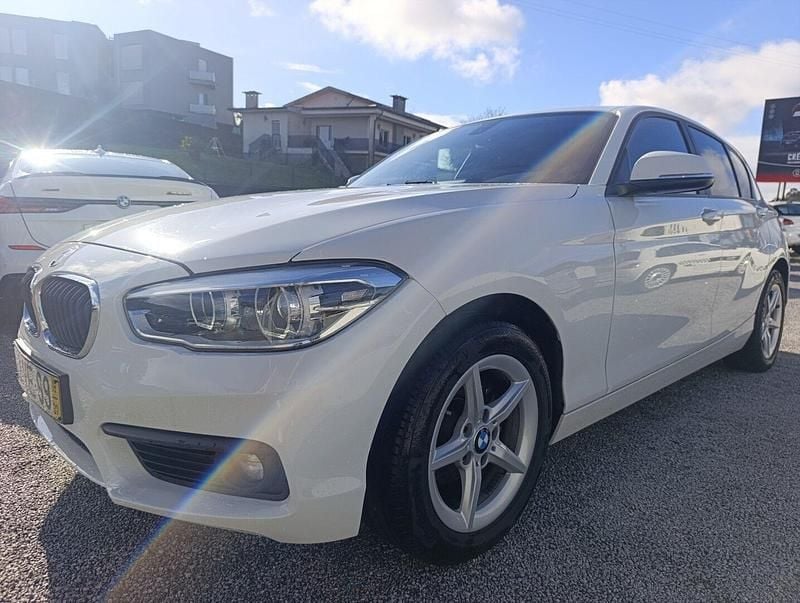 Branco Usado 2018 BMW 116 Sport Line Citadino | € 17.250 (Preço justo) - Imagem 1/4