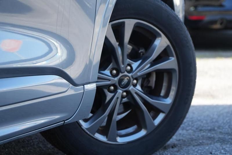 Usado Ford Kuga ST-Line 150 HP (110 kW) 2022 Cinza SUV