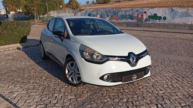 Branco Usado 2015 Renault Clio IV | € 10.500 (Preço elevado) - Imagem 1/4