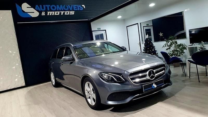 Cinza Usado 2017 Mercedes E220 Avantgarde Carrinha | € 29.900 - Imagem 1/4