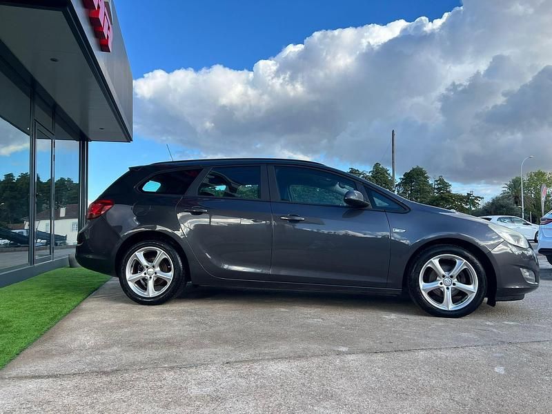 Usado Opel Astra Cosmo 95 HP (69 kW) 2011 Cinza Carrinha