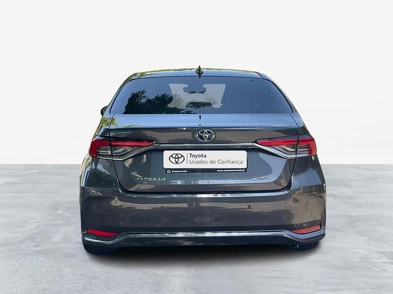 Usado Toyota Corolla Luxury 122 HP (89 kW) 2025 Cinza (pintura metalizada) Sedan