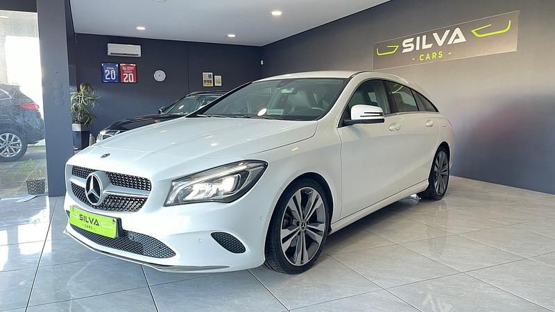 Branco Usado 2019 Mercedes CLA180 Urban Sedan | € 22.890 (Preço justo) - Imagem 1/4