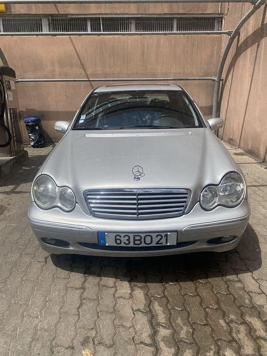 Usado 2001 Mercedes 220 Elegance Sedan | € 5.900 - Imagem 1/4