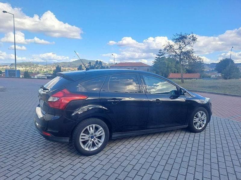 Usado 2013 Ford Focus Trend Sedan | € 6.995 (Preço justo) - Imagem 1/4