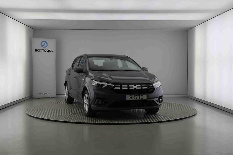 Cinzento Usado 2024 Dacia Sandero Expression Citadino | € 16.390 (Bom preço) - Imagem 1/4